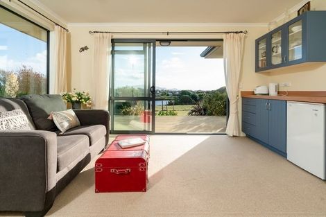 Photo of property in 97 Raukawa Road, Peka Peka, Waikanae, 5391