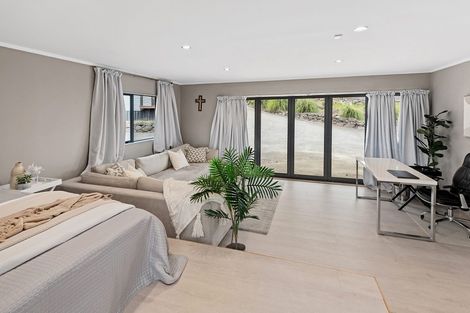 Photo of property in 52 Onerahi Road, Onerahi, Whangarei, 0110