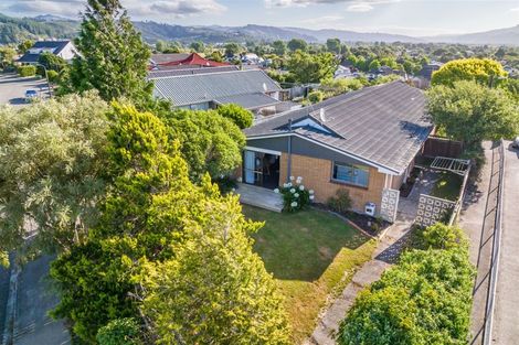 Photo of property in 1/21 Roband Crescent, Brown Owl, Upper Hutt, 5018