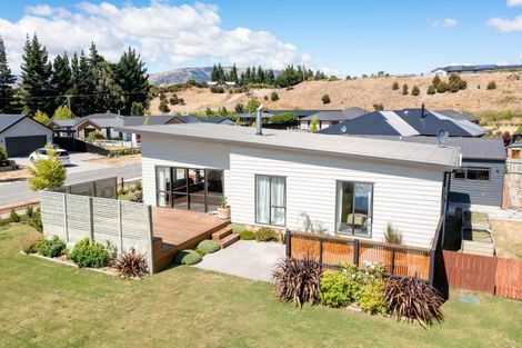 Photo of property in 8 Kingfisher Crescent, Albert Town, Wanaka, 9305