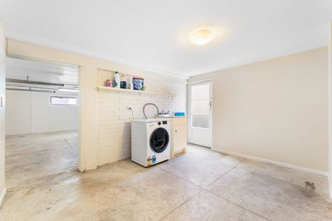 Photo of property in 1/625 Beach Road, Rothesay Bay, Auckland, 0630