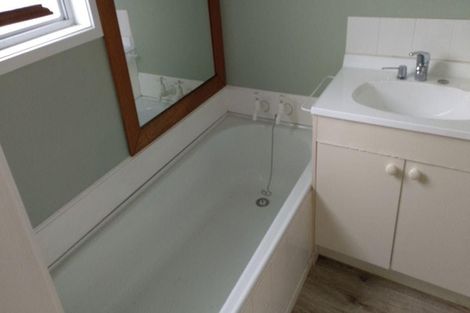 Photo of property in 27 Cheval Drive, Totara Vale, Auckland, 0629