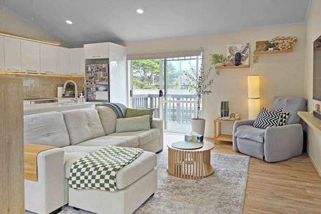 Photo of property in 86a Colwill Road, Massey, Auckland, 0614