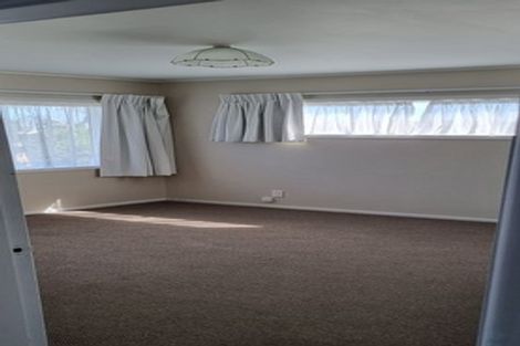 Photo of property in 1/15 Bloomsbury Grove, Newlands, Wellington, 6037