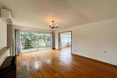 Photo of property in 15 Beaumont Crescent, Frankleigh Park, New Plymouth, 4310