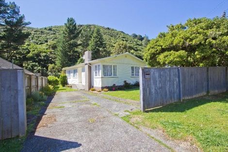 Photo of property in 61 Sunny Grove, Wainuiomata, Lower Hutt, 5014