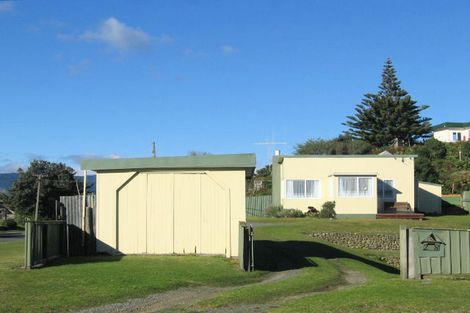 Photo of property in 28 Ngaio Street, Otaki Beach, Otaki, 5512