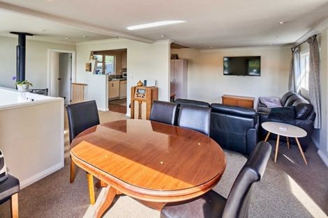 Photo of property in 33 Wyndham Road, Pinehaven, Upper Hutt, 5019