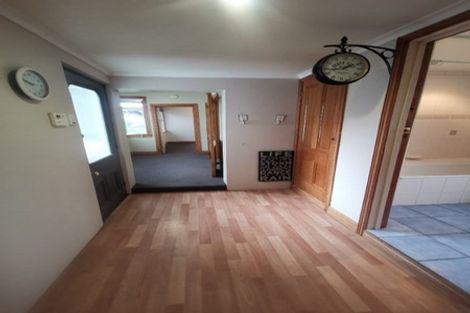 Photo of property in 18 Waiohua Road, Greenlane, Auckland, 1061