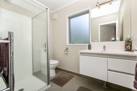 Photo of property in 10 Scott Street, Moturoa, New Plymouth, 4310