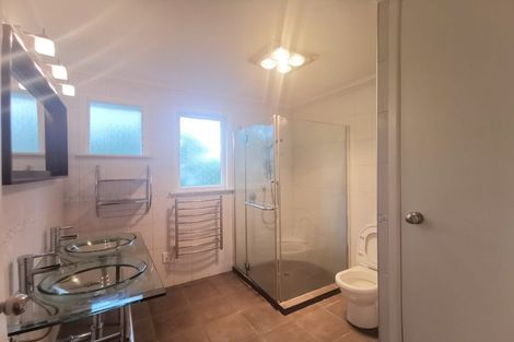 Photo of property in 24 Trojan Crescent, New Lynn, Auckland, 0600