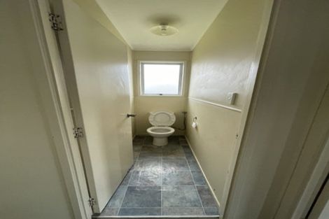 Photo of property in 28 Hinton Place, Weymouth, Auckland, 2103