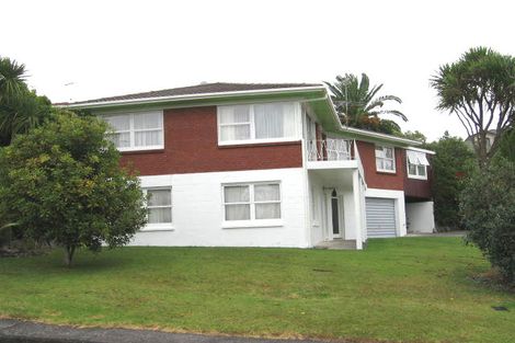 Photo of property in 18 Manhattan Heights, Glendene, Auckland, 0602