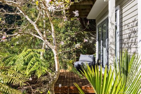 Photo of property in 40 Rona Street, Eastbourne, Lower Hutt, 5013