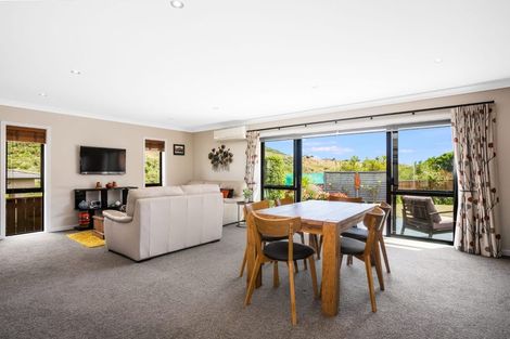 Photo of property in 14a Kaimai Place, Aotea, Porirua, 5024