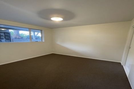 Photo of property in 2/242 Great North Road, Henderson, Auckland, 0612