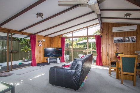 Photo of property in 13 Reynolds Place, Torbay, Auckland, 0630