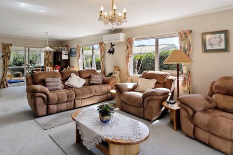 Photo of property in 4 Davern Lane, New Lynn, Auckland, 0600