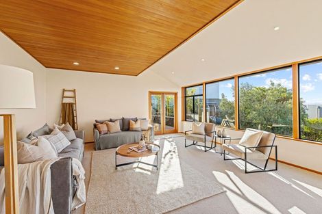 Photo of property in 10 Luxton Place, Mount Pleasant, Christchurch, 8081