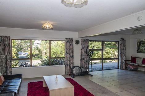 Photo of property in 13 Reynolds Place, Torbay, Auckland, 0630