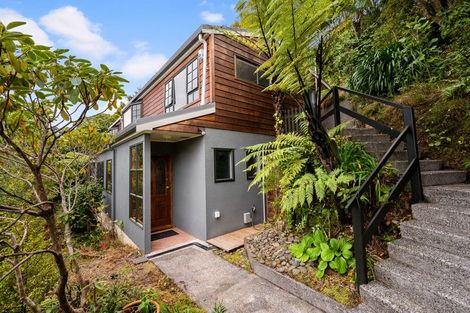 Photo of property in 17 David Crescent, Karori, Wellington, 6012