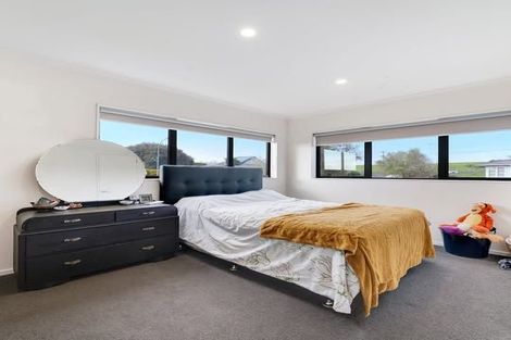 Photo of property in 4a Kelman Road, Kelston, Auckland, 0602