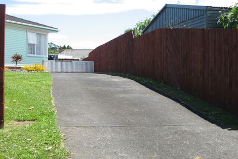 Photo of property in 39 Staverton Crescent, Mangere, Auckland, 2022