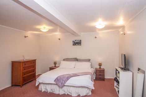 Photo of property in 13 Reynolds Place, Torbay, Auckland, 0630