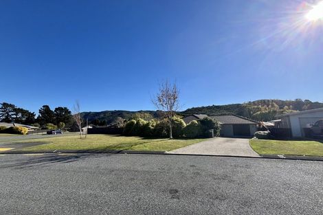 Photo of property in 3 Diamond Grove, Brown Owl, Upper Hutt, 5018