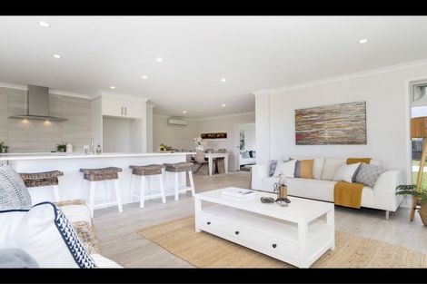 Photo of property in 72 Western Avenue, Omokoroa, 3114