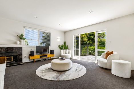 Photo of property in 10 Emily Lane, Greenhithe, Auckland, 0632