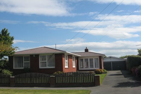 Photo of property in 17 Wychwood Crescent, Bishopdale, Christchurch, 8053