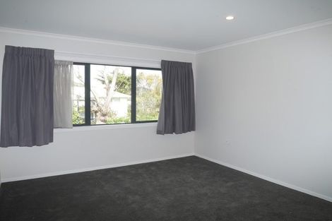 Photo of property in 16 Utauta Street, Waikanae, 5036