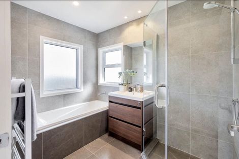 Photo of property in 41 Knights Road, Rothesay Bay, Auckland, 0630