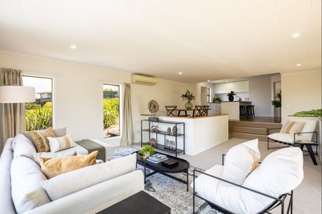 Photo of property in 9 Fairview Place, Westown, New Plymouth, 4310