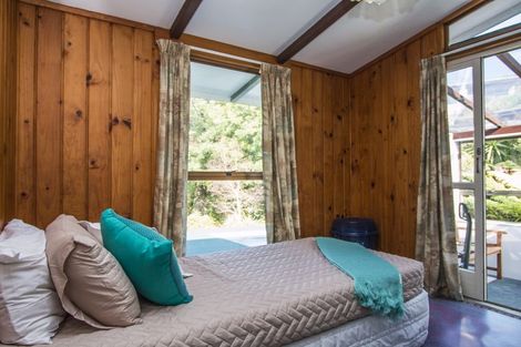 Photo of property in 13 Reynolds Place, Torbay, Auckland, 0630