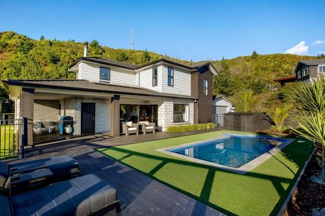 Photo of property in 15 Glenorchy Way, Aotea, Porirua, 5024