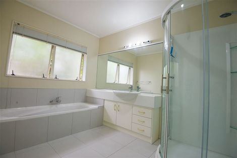 Photo of property in 8 Amberwood Drive, Northpark, Auckland, 2013