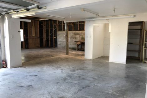 Photo of property in 1024 East Coast Road, Fairview Heights, Auckland, 0630