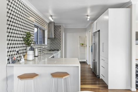 Photo of property in 24 Gulf Crest, Bucklands Beach, Auckland, 2012