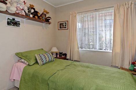 Photo of property in 4 Davern Lane, New Lynn, Auckland, 0600