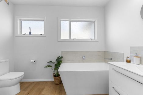 Photo of property in 60 Wallath Road, Westown, New Plymouth, 4310