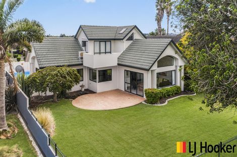 Photo of property in 82 Glenross Drive, Wattle Downs, Auckland, 2103