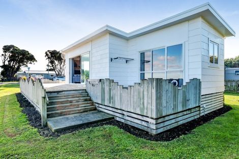 Photo of property in 11 Hector Place, Opunake, 4616