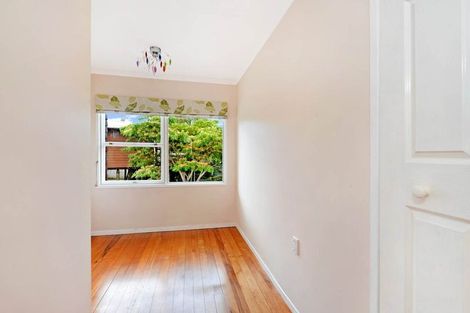 Photo of property in 4 Windsor Place, Windsor Park, Auckland, 0630