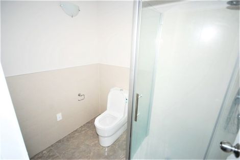 Photo of property in 2/64 Exmouth Road, Northcote, Auckland, 0627