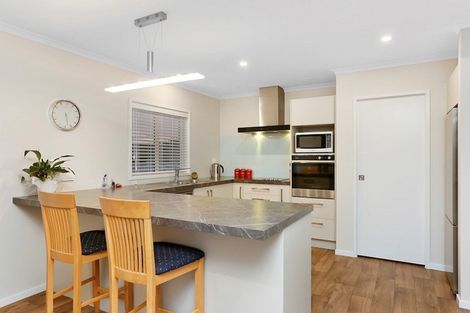 Photo of property in 38 Roberts Road, Matakatia, Whangaparaoa, 0930