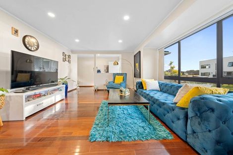 Photo of property in 7 Mark Edward Drive, Half Moon Bay, Auckland, 2012