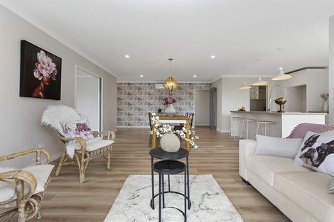 Photo of property in 15 Saint James Place, Rangiora, 7400