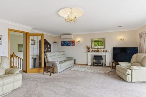 Photo of property in 51 Kotare Street, Waikanae, 5036